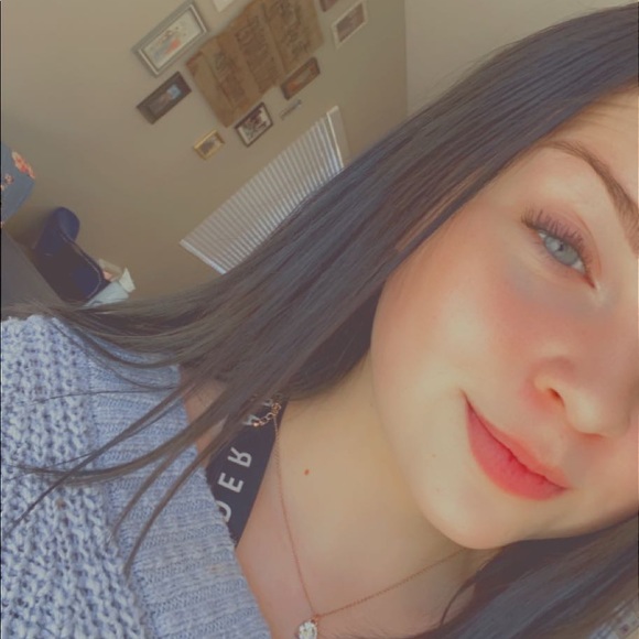 Colette Davis - Poshmark Profile Picture of Colette Davis (@coletteedavis) on Poshmark