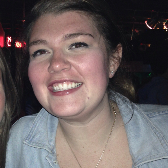 Profile Picture of Claire Noltemeyer (@cnoltemeyer) on Poshmark