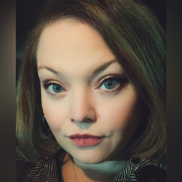 Profile Picture of Stephanie Collingwood (@sacollingwood) on Poshmark