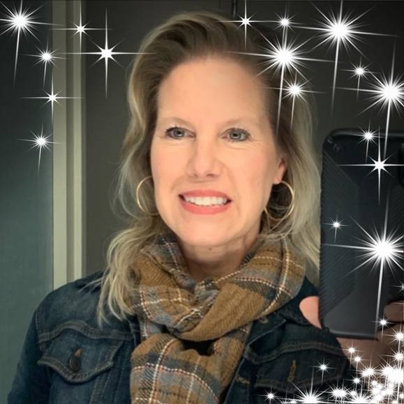 Profile Picture of Lisa Goodwin-toller (@lgtoller) on Poshmark