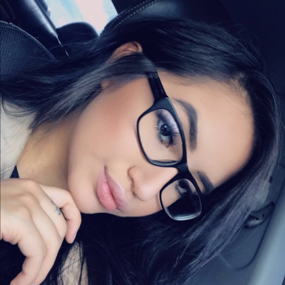 Profile Picture of Leslie Mosqueda (@leslieeeg630) on Poshmark