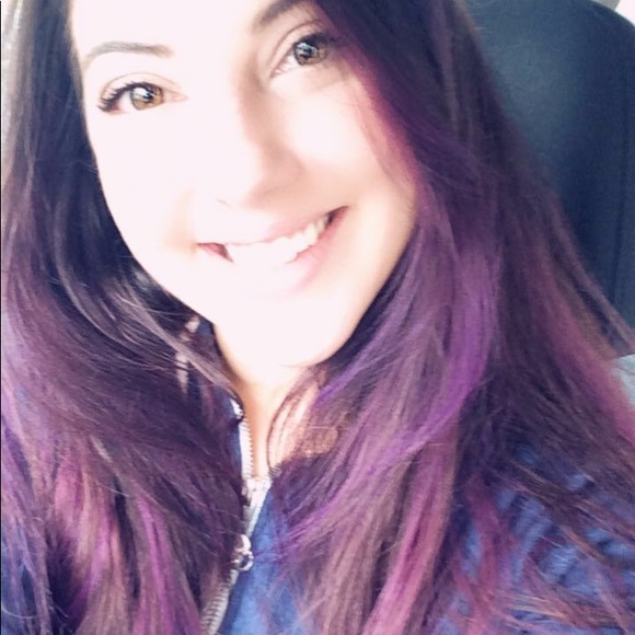Profile Picture of Maureen Connor (@connorm315) on Poshmark