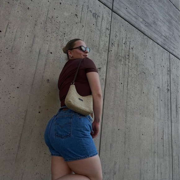 Profile Picture of Leanne Krueger (@leannekruege433) on Poshmark