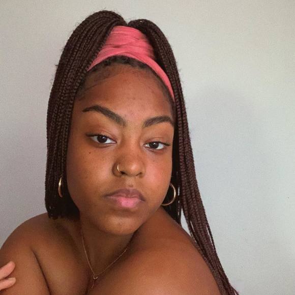 Profile Picture of Anaïs Cardot (@acardot) on Poshmark