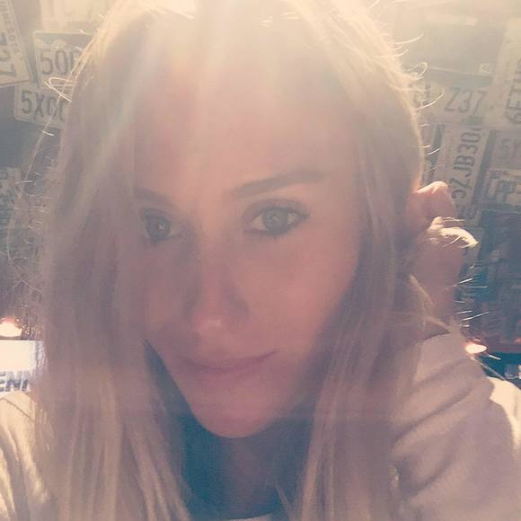 Profile Picture of Elisa Toscano (@elisa_assumpcao) on Poshmark