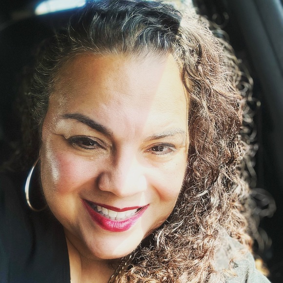 Profile Picture of Beverly Hines gaston (@beverlyboop4u) on Poshmark