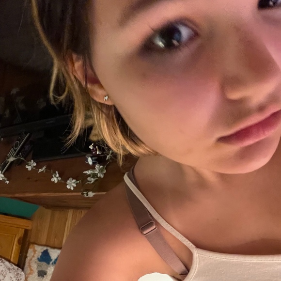 Profile Picture of Maya Pavik (@mayapavik) on Poshmark