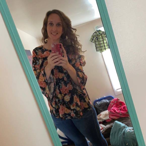 Profile Picture of Kate Makousky (@katearoo2007) on Poshmark