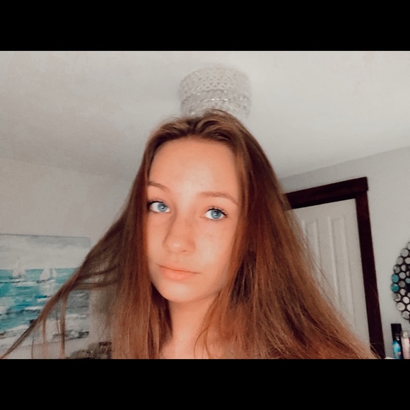 Profile Picture of Ava Staniec (@avastaniec) on Poshmark