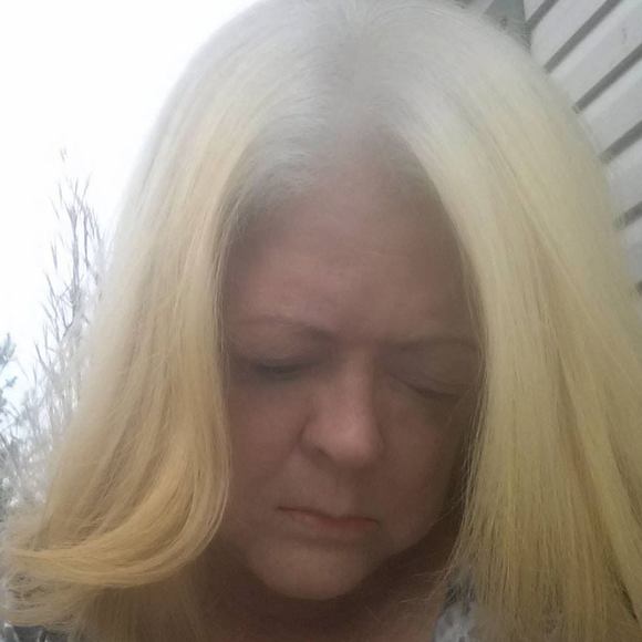 Profile Picture of Debbie rhonda Rhonda debbie (@dfh2057) on Poshmark