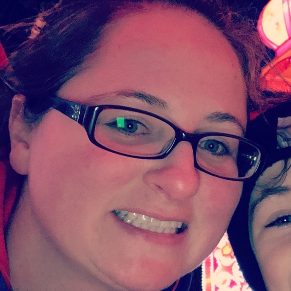 Profile Picture of Amanda Houdek (@ahoudek84) on Poshmark