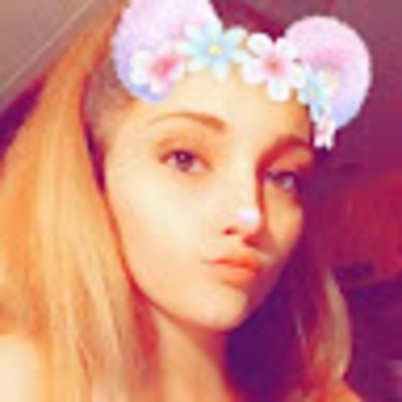 Profile Picture of Sydney Merrow (@merrowsydney160) on Poshmark