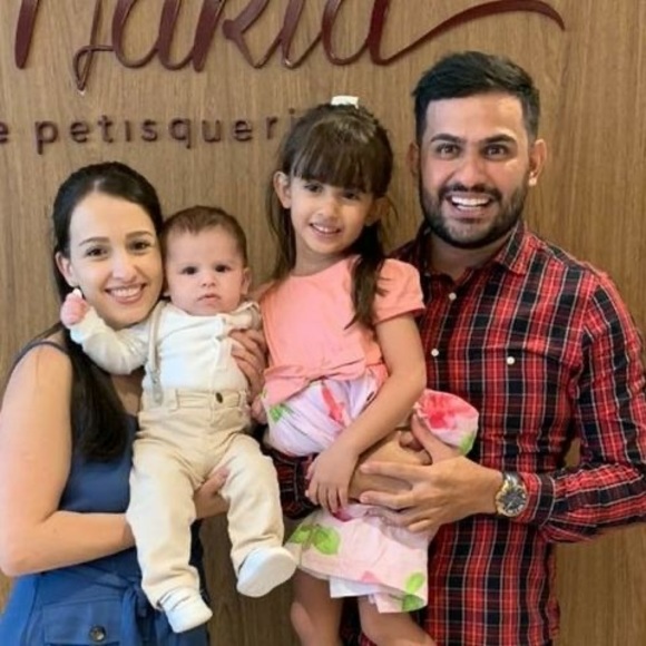 Profile Picture of Patrícia Araujo (@patyoliveira777) on Poshmark