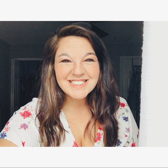 Amanda Markham - Poshmark Profile Picture of Amanda Markham (@amandezfernanda) on Poshmark