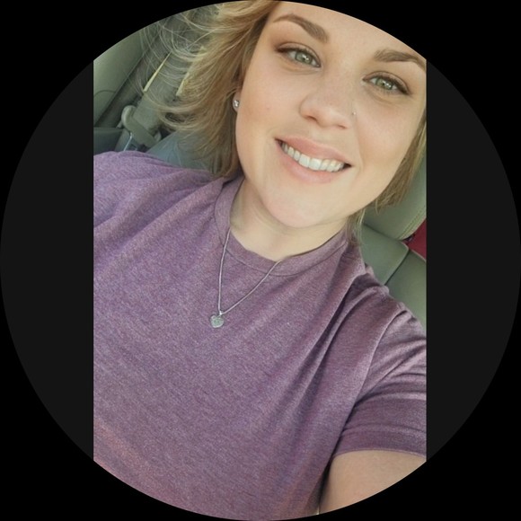 Profile Picture of Dana Landry (@dbabexo) on Poshmark