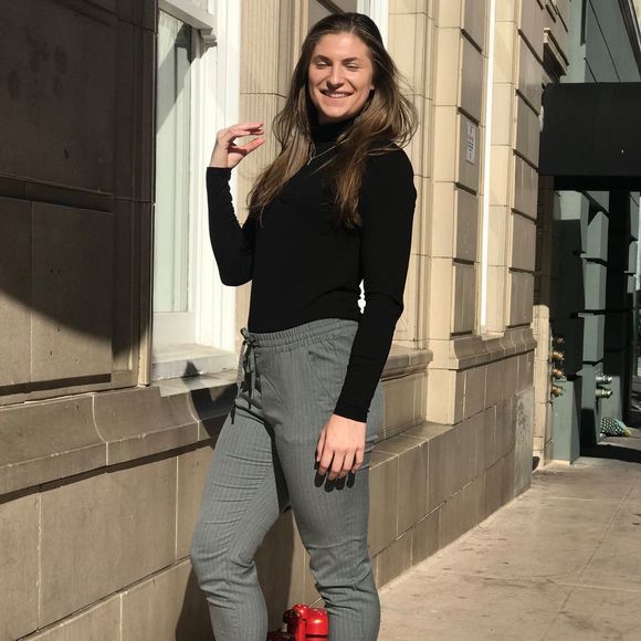 Profile Picture of Brianna Cates (@bree_cates) on Poshmark