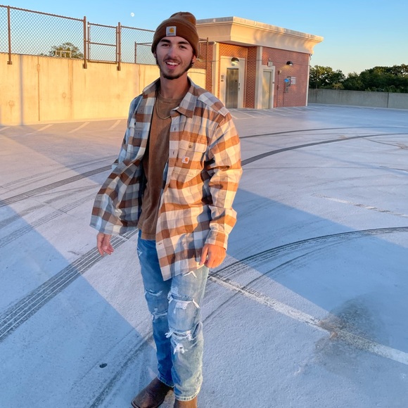 Dakota Reeves - Poshmark Profile Picture of Dakota Reeves (@reevesdakota01) on Poshmark