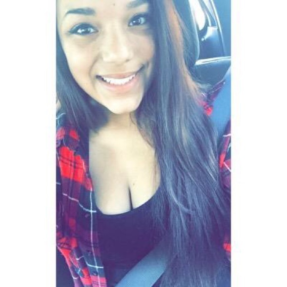 Profile Picture of Iris Sandoval (@xo_irisis) on Poshmark
