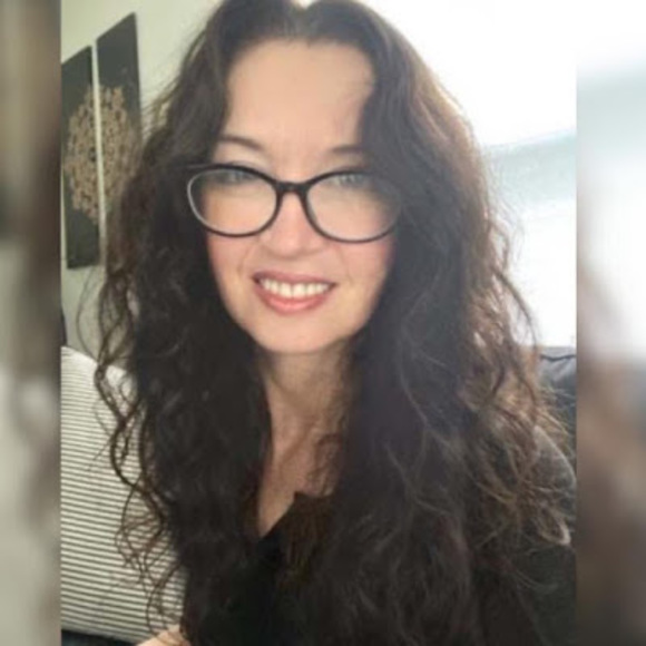 Profile Picture of Rebecca Darlow (@windselle3) on Poshmark