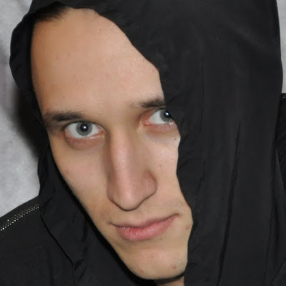 Profile Picture of Pavel Okhrimenko (@pavelokhrimenko) on Poshmark