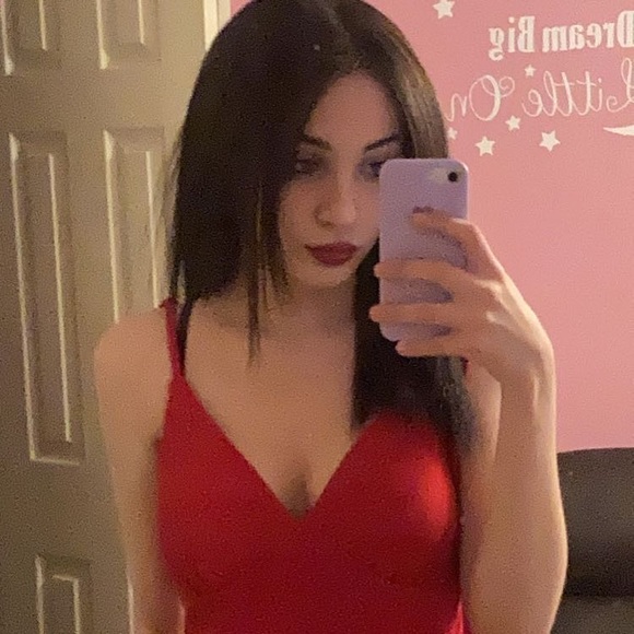 Profile Picture of Vivian Silva (@viviangsilva7) on Poshmark