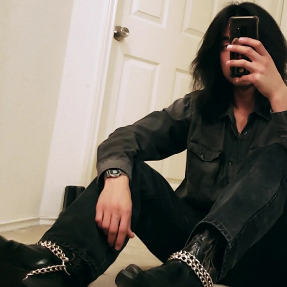 Profile Picture of Brandon Basa (@brando_777) on Poshmark