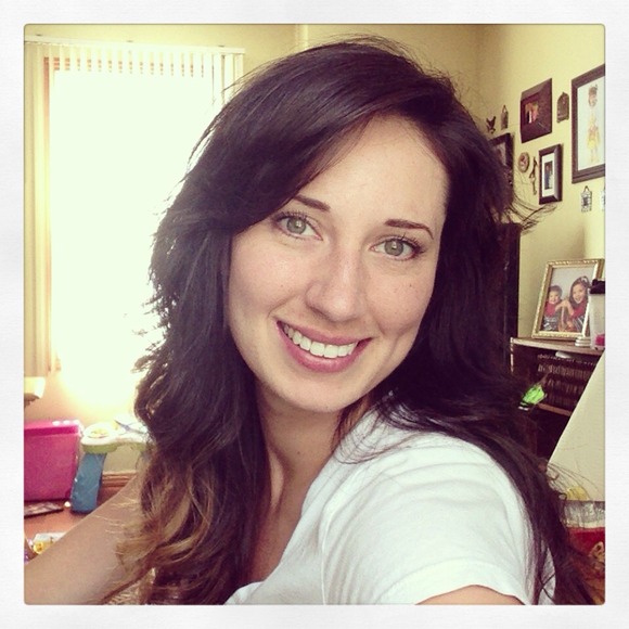 Profile Picture of Amber Lagamba (@la_glam) on Poshmark