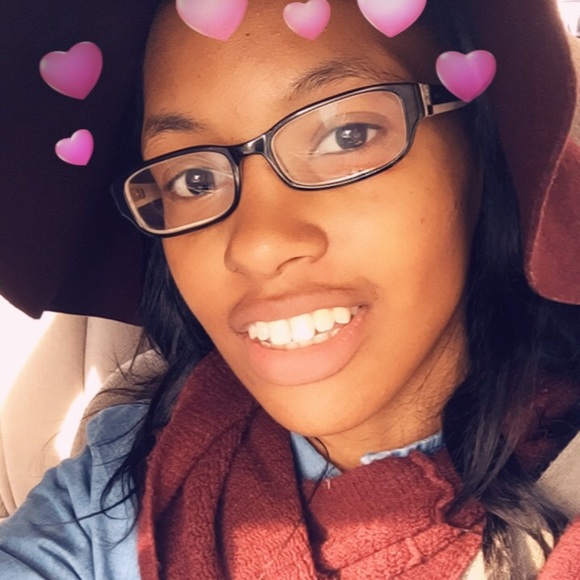 Profile Picture of Julia Jackson (@tjkreations) on Poshmark