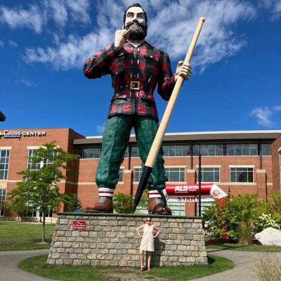 Profile Picture of Angela Wahler (@angela_wahler) on Poshmark