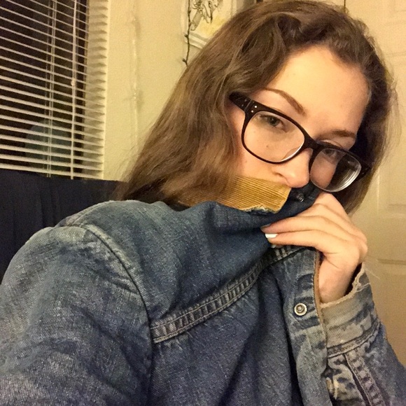 Anna Beissert - Poshmark Profile Picture of Anna Beissert (@annacat22) on Poshmark