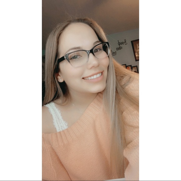 Profile Picture of Jasmine Bueso (@jasminebueso) on Poshmark