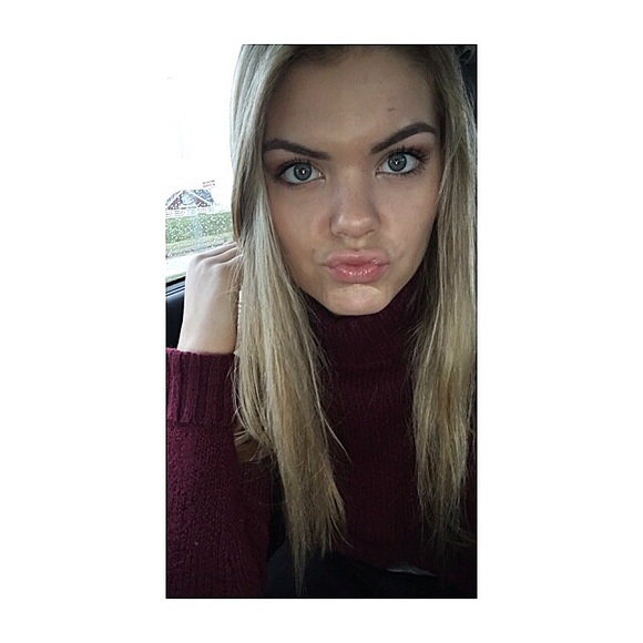 Profile Picture of Sammi Roberts (@sammiroberts7) on Poshmark