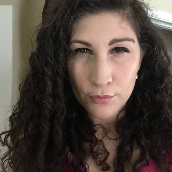 Profile Picture of Erika Engardio (@erikaengardio) on Poshmark