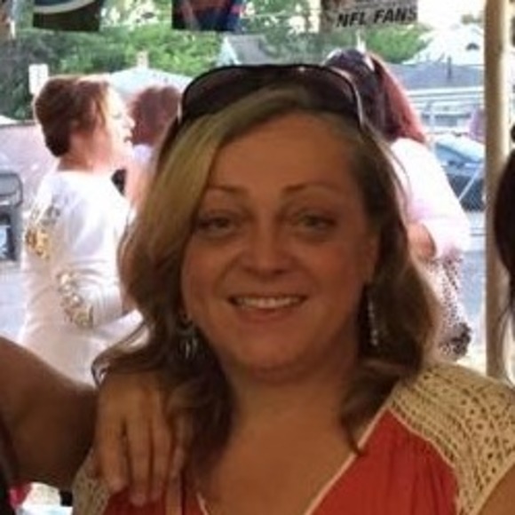 Profile Picture of Lori Denisco (@boxergirl51) on Poshmark