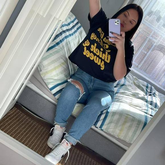 Profile Picture of Aleksandra Wawrzyniak (@labombbbb) on Poshmark