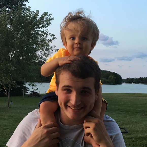 Tyler Sisk - Poshmark Profile Picture of Tyler Sisk (@tyler198) on Poshmark