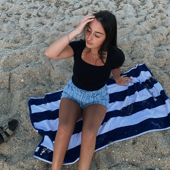 Profile Picture of Meredith Gordon (@mergor53) on Poshmark