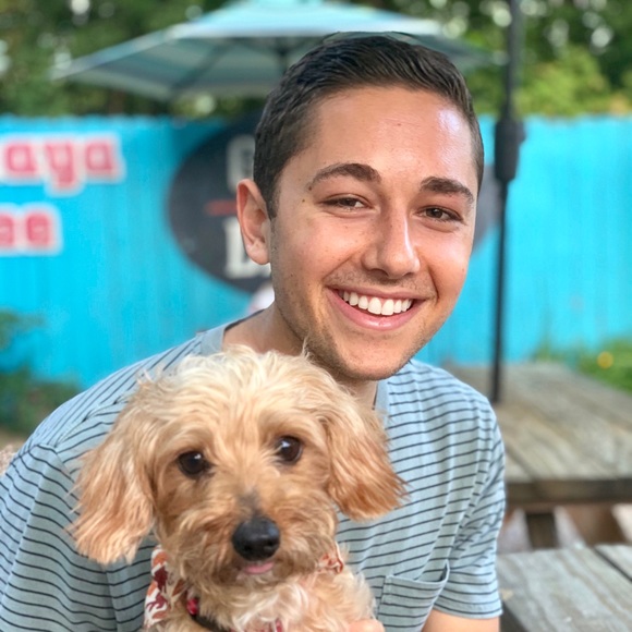 Profile Picture of Adam Davidson (@adav4) on Poshmark