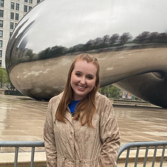 Profile Picture of Holly Keith (@hollylew20) on Poshmark