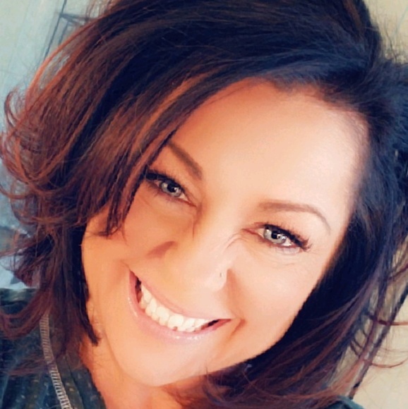 Profile Picture of Debbie Milantoni (@dmilan8174) on Poshmark