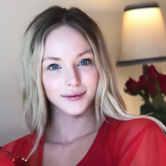 Emma Coldwell - Poshmark Profile Picture of Emma Coldwell (@ecoldwell) on Poshmark