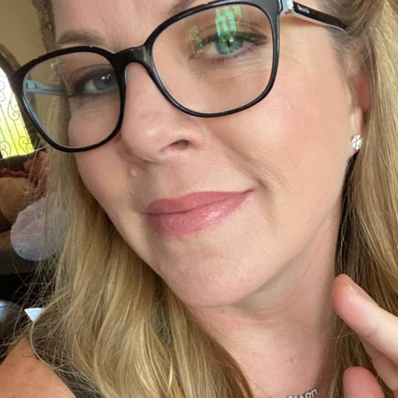 Profile Picture of Alison Miller wieseler (@alimiller2) on Poshmark
