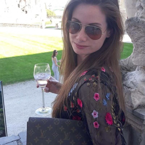 Profile Picture of Giovanna Mazzotta (@giovi_wino) on Poshmark