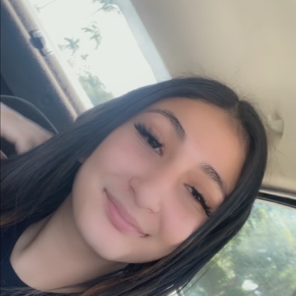 Profile Picture of Miriam Andraos (@m_andraos) on Poshmark