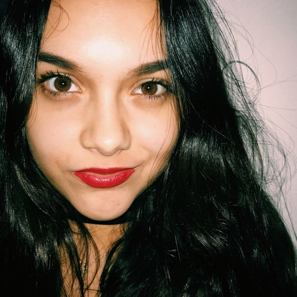 Profile Picture of Isabel Cardenas (@isacaramor) on Poshmark