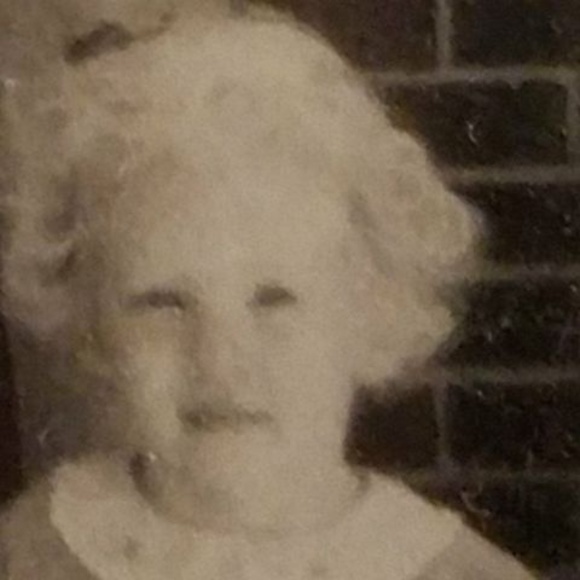 Profile Picture of Kim Derrick (@kim_derrick) on Poshmark