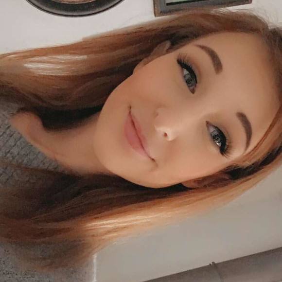 Profile Picture of Alyssa Edlund (@alyssaedlund) on Poshmark