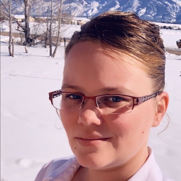 Profile Picture of Cassandra Bedsaul (@kizzy0616) on Poshmark