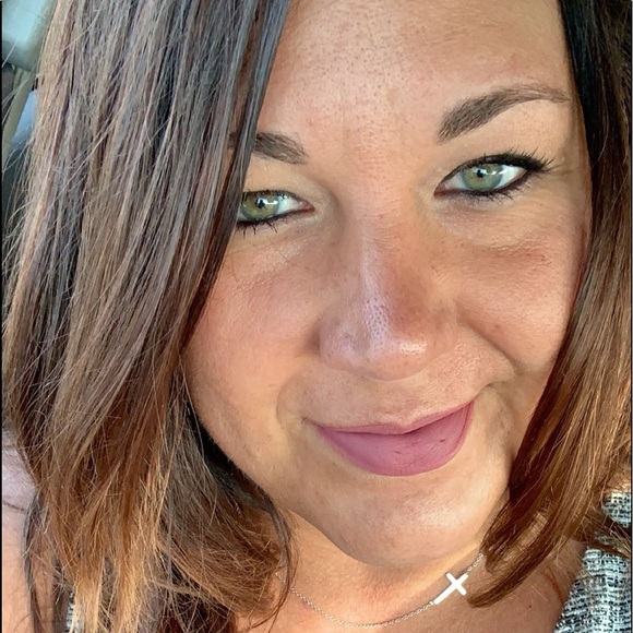 Profile Picture of Mindy Haerr (@mhaerr) on Poshmark