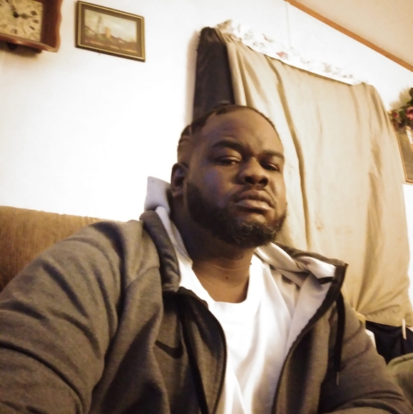 Profile Picture of Dustin Richard (@dustinrichard) on Poshmark